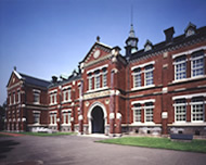 東京国立近代美術館工芸館