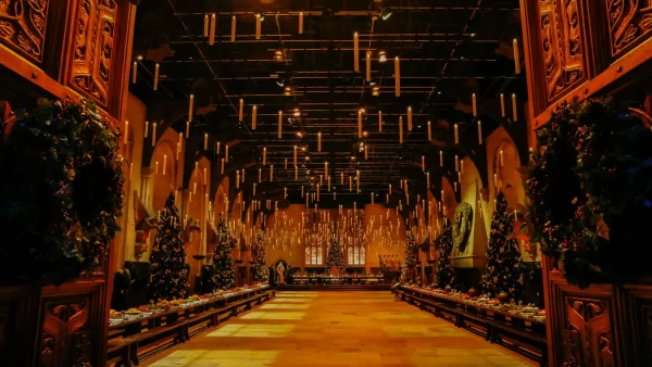 ★ワーナー ブラザース スタジオツアー東京 – メイキング・オブ・ハリー・ポッター 400本のキャンドルの光が降り注ぐ クリスマス特別企画「ホグワーツ・イン・ザ・スノー」